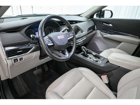 Used 2020 Cadillac XT4 Luxury w/ Cold Weather Package AWD/4WD image 11