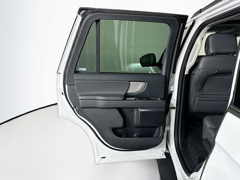 Used 2025 Ford Expedition Active image 27