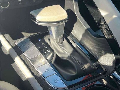 Used 2023 Hyundai Elantra Limited image 24