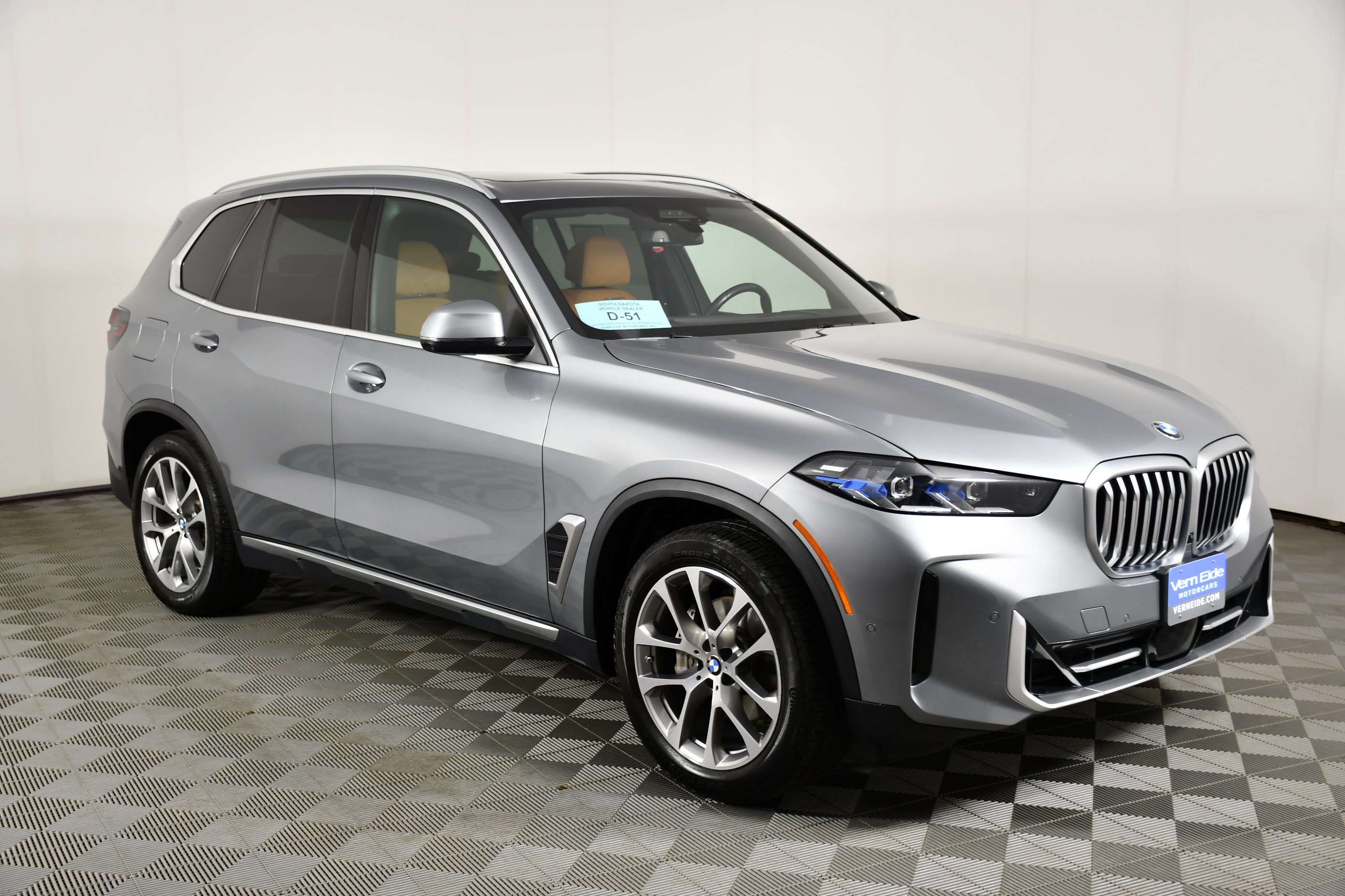 Used 2024 BMW X5 xDrive40i w/ Premium Package AWD/4WD image 4
