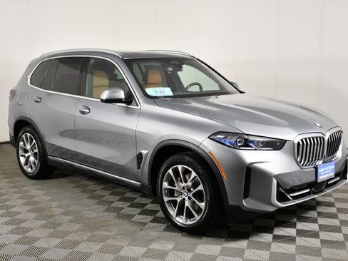 Used 2024 BMW X5 xDrive40i w/ Premium Package AWD/4WD image 4