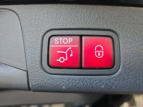 Used 2022 Mercedes-Benz GLB 250 4MATIC image 16