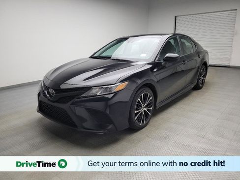 Used 2020 Toyota Camry SE image 1