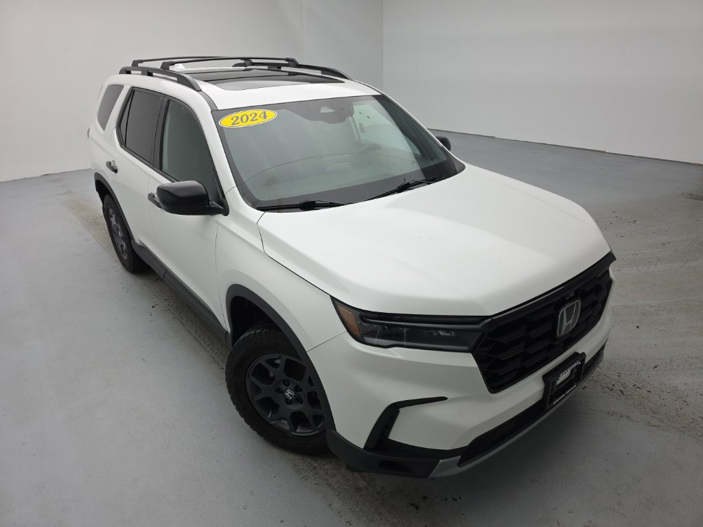 Used 2024 Honda Pilot TrailSport image 2