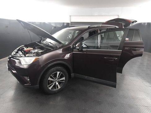 Used 2018 Toyota RAV4 XLE image 38