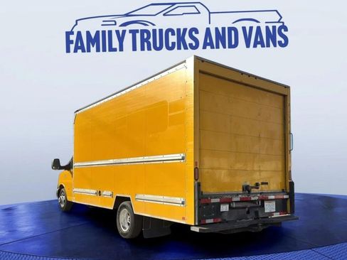 Used 2018 GMC Savana 3500 Extended w/ Driver Convenience Package image 3