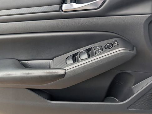 Used 2024 Nissan Altima 2.5 SV image 21