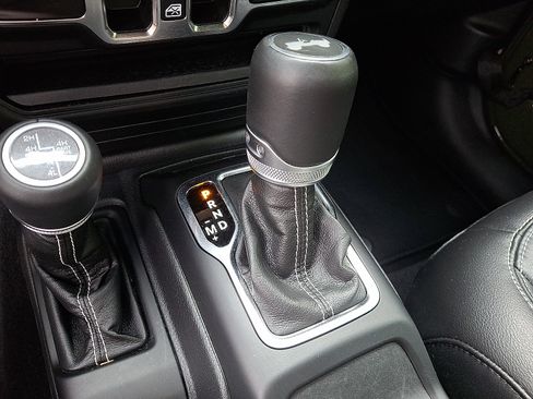 Used 2023 Jeep Wrangler Unlimited Sahara w/ Cold Weather Group AWD/4WD image 15