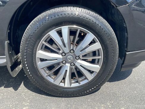 Used 2019 Nissan Pathfinder SV image 27