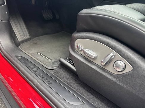 Used 2025 Porsche Macan AWD/4WD image 23