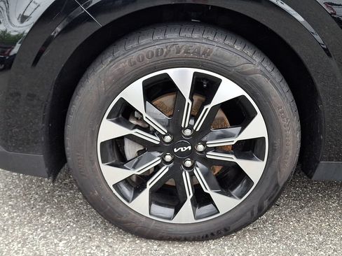 Certified 2024 Kia Carnival EX FWD image 8