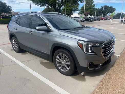 Used 2024 GMC Terrain SLT FWD image 2