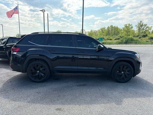Used 2024 Volkswagen Atlas SE AWD/4WD image 6