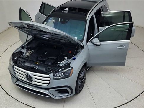 Used 2024 Mercedes-Benz GLS 450 4MATIC image 90