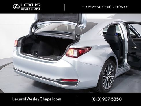 Used 2023 Lexus ES 300h w/ Premium Package FWD image 13