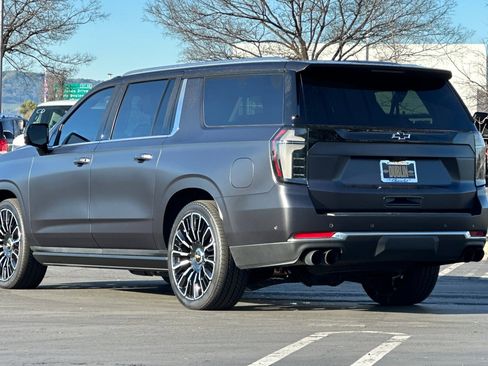 Certified 2025 Chevrolet Suburban High Country image 6