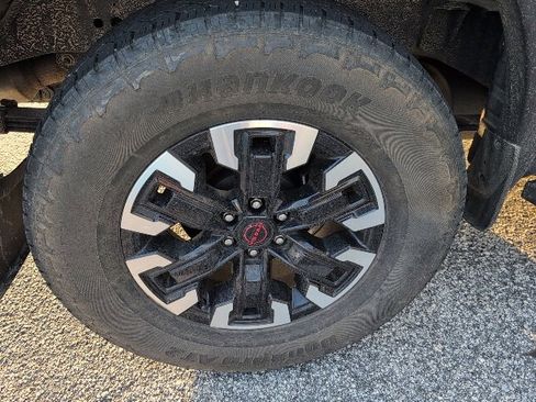 Used 2022 Nissan Frontier PRO-4X w/ Technology Package image 12