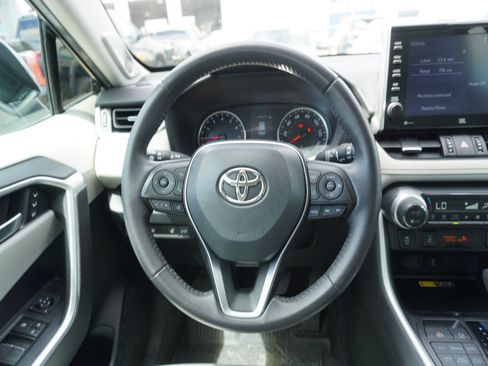 Used 2022 Toyota RAV4 XLE Premium AWD/4WD image 15