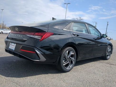 New 2026 Hyundai Elantra Limited FWD image 4