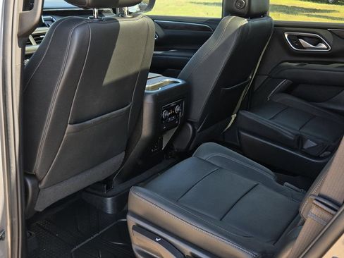 Used 2022 Chevrolet Tahoe Z71 w/ Luxury Package AWD/4WD image 34