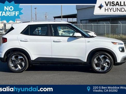 New 2025 Hyundai Venue SEL FWD image 3