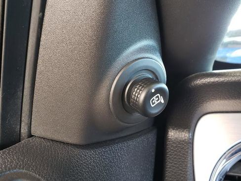 Used 2010 Ford Mustang GT image 18