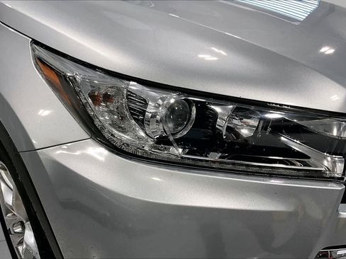 Used 2018 Toyota Highlander Limited FWD image 27