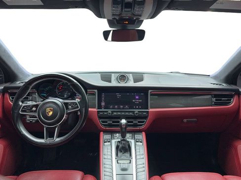 Used 2021 Porsche Macan Turbo image 19