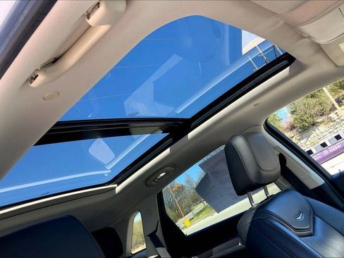 Used 2017 Cadillac XT5 Luxury w/ Driver Awareness Package image 28