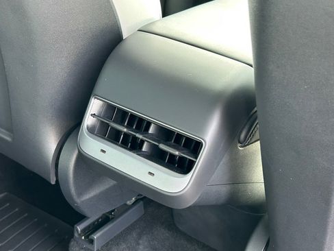 Used 2022 Tesla Model Y Performance image 46