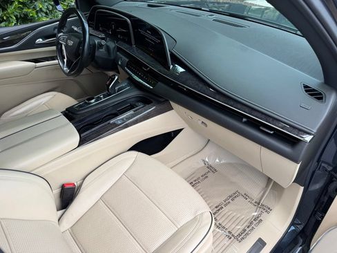 Used 2022 Cadillac Escalade Premium Luxury w/ Performance Package AWD/4WD image 33
