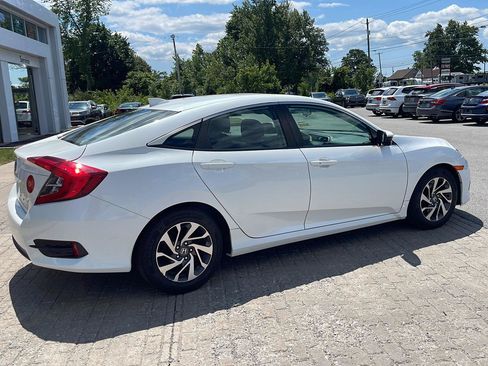 Used 2018 Honda Civic EX image 5
