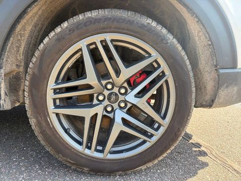 Used 2025 Ford Explorer ST AWD/4WD image 8