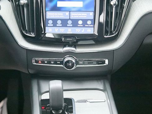 Certified 2025 Volvo XC60 B5 Plus AWD/4WD image 27