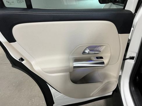 Used 2021 Mercedes-Benz GLA 250 4MATIC w/ Premium Package image 16