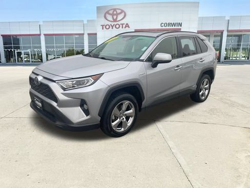 Used 2021 Toyota RAV4 XLE Premium AWD/4WD image 7