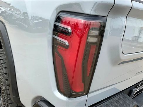 Used 2024 GMC Sierra 2500 AT4X image 40