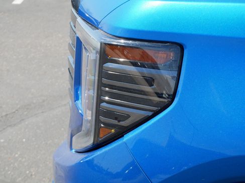 Used 2023 GMC Sierra 1500 AT4 w/ AT4 Premium Package AWD/4WD image 16