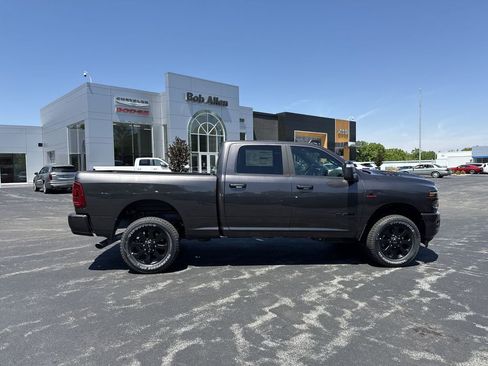 New 2026 RAM 2500 Laramie AWD/4WD image 14