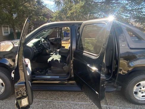 Used 2009 Chevrolet Avalanche LT image 11