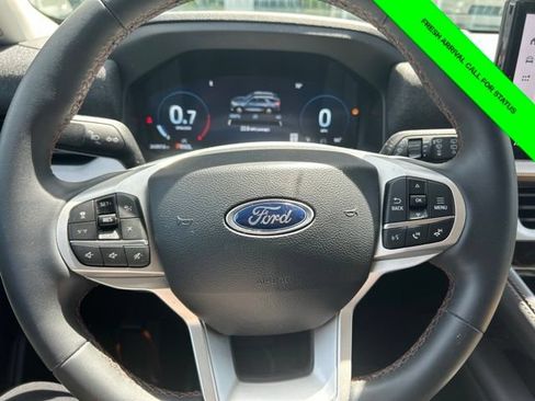 Used 2025 Ford Explorer Active AWD/4WD image 33