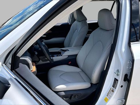 Used 2024 Toyota Grand Highlander AWD image 8