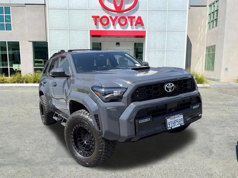 Used 2025 Toyota 4Runner TRD Sport Premium AWD/4WD image 2