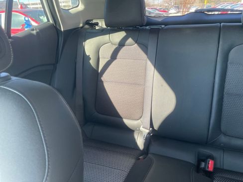 Used 2025 Chevrolet Trax LT image 37