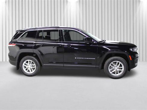 New 2025 Jeep Grand Cherokee Laredo w/ Luxury Tech Group I image 2