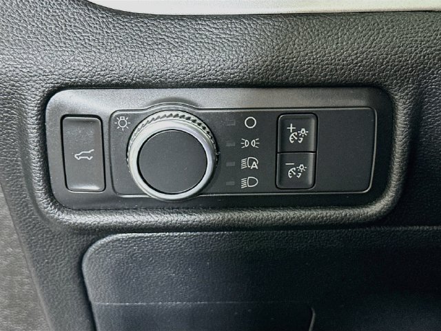 Used 2020 Ford Explorer XLT w/ Comfort Package AWD/4WD image 13