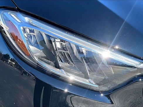 Used 2025 Mercedes-Benz GLC 300 4MATIC image 28