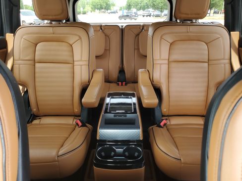 Certified 2022 Lincoln Aviator Black Label w/ Dynamic Handling Package AWD/4WD image 19