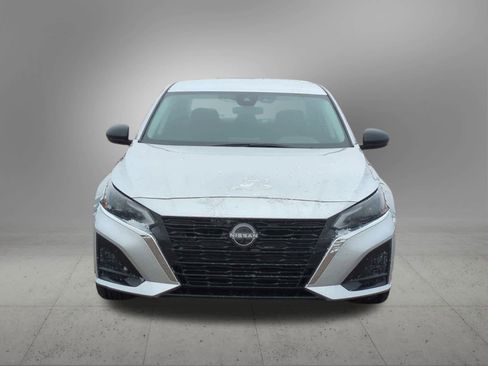 Used 2024 Nissan Altima 2.5 SV image 9