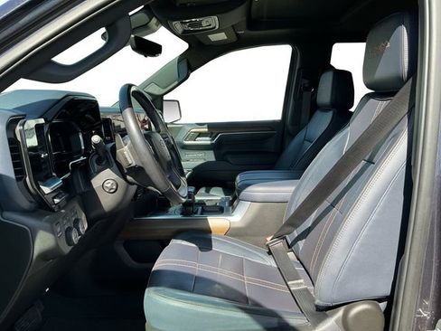 Used 2023 Chevrolet Silverado 1500 High Country w/ Technology Package image 3